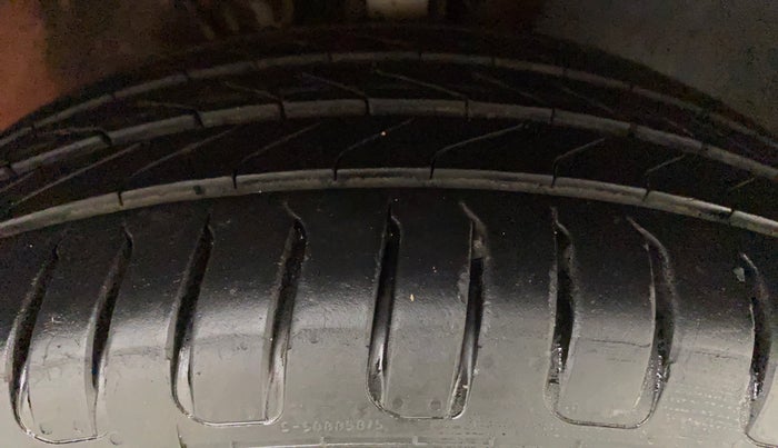 2013 Volkswagen Polo GT TSI AT, Petrol, Automatic, 1,02,428 km, Right Front Tyre Tread