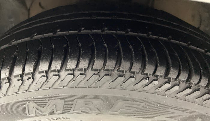 2016 Ford Figo Aspire 1.2 TITANIUM PETROL, Petrol, Manual, 29,743 km, Left Front Tyre Tread