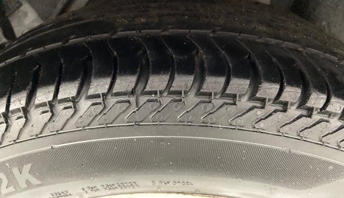 2016 Ford Figo Aspire 1.2 TITANIUM PETROL, Petrol, Manual, 29,743 km, Left Rear Tyre Tread