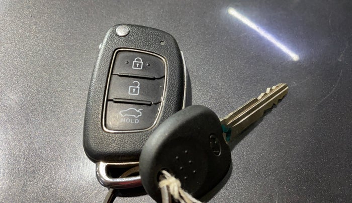 2020 Hyundai AURA S 1.2, Petrol, Manual, 47,742 km, Key Close Up