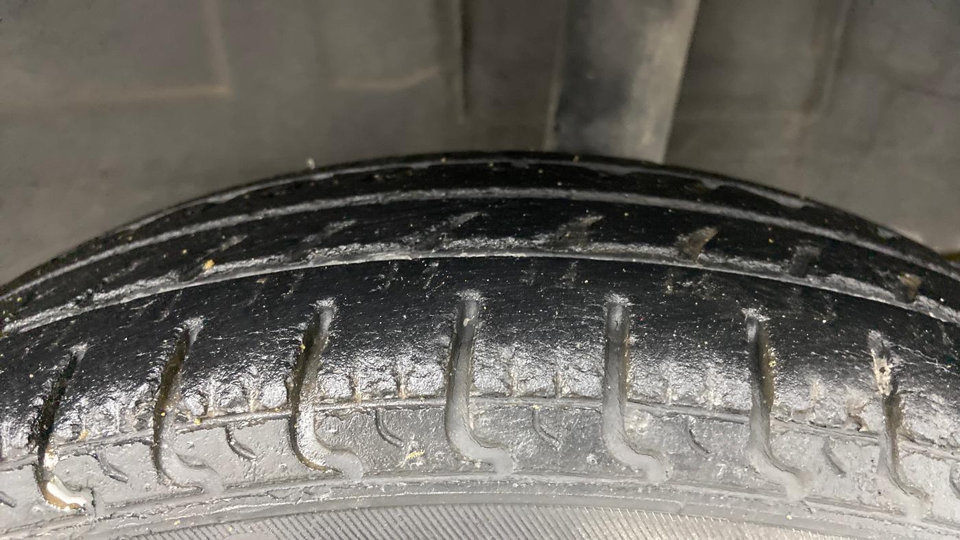 2018 Renault Kwid RXT 1.0 AMT (O), Petrol, Automatic, 50,188 km, Left Rear Tyre Tread