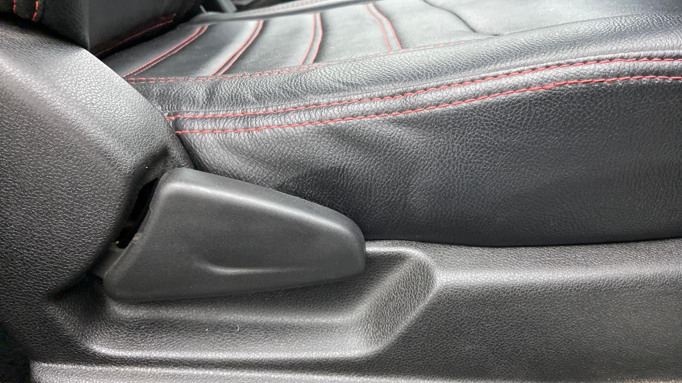 2018 Renault Kwid RXT 1.0 AMT (O), Petrol, Automatic, 50,188 km, Driver Side Adjustment Panel