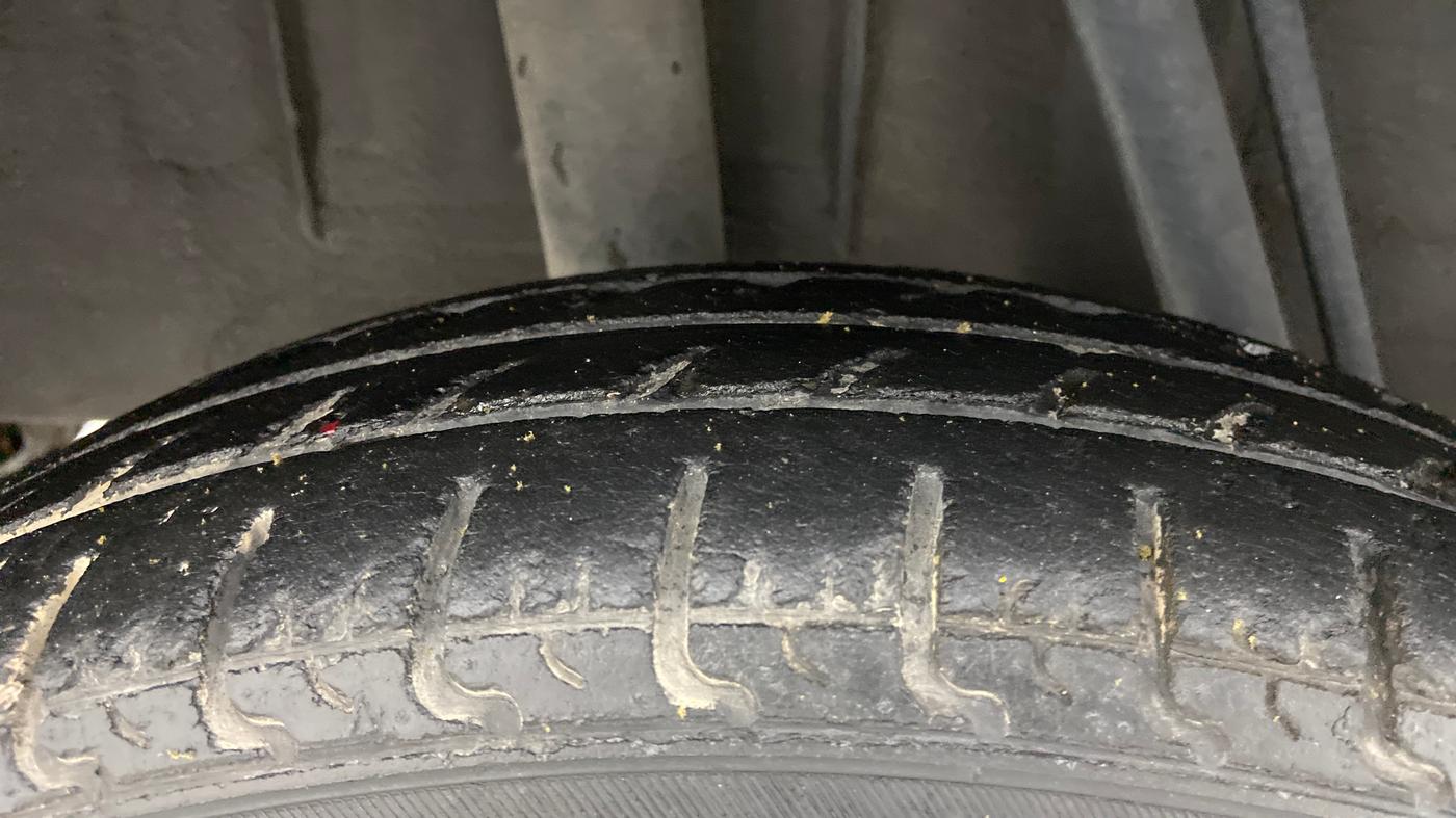 2018 Renault Kwid RXT 1.0 AMT (O), Petrol, Automatic, 50,188 km, Right Rear Tyre Tread
