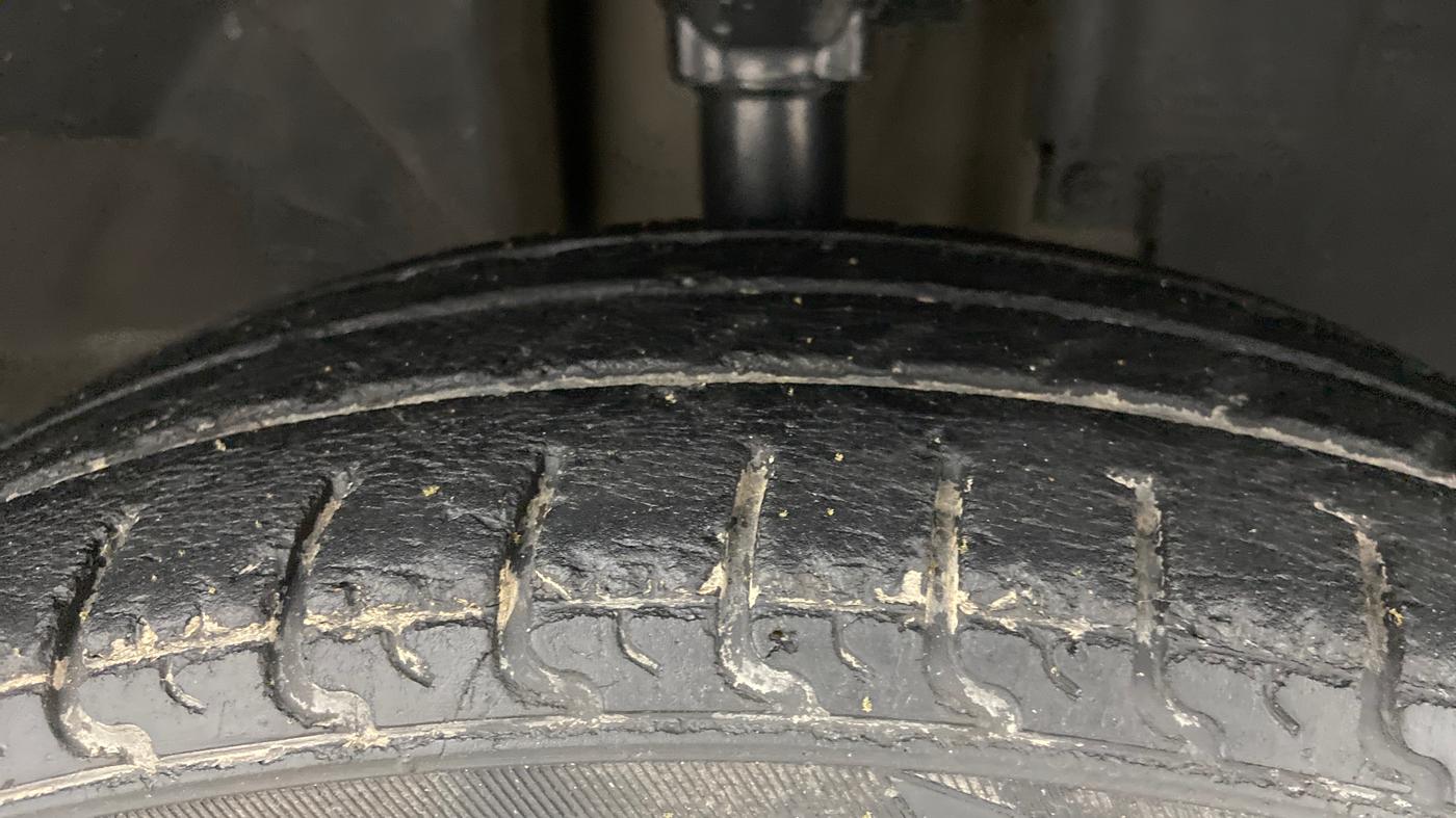 2018 Renault Kwid RXT 1.0 AMT (O), Petrol, Automatic, 50,188 km, Right Front Tyre Tread