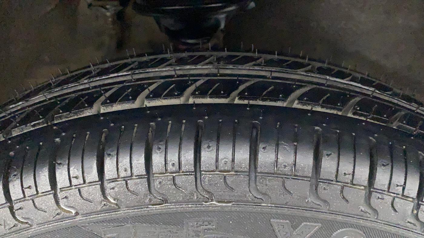 2016 Maruti Alto 800 LXI, Petrol, Manual, 34,388 km, Right Front Tyre Tread