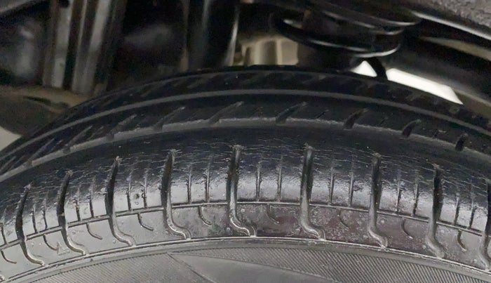 2016 Maruti Alto 800 LXI, Petrol, Manual, 34,388 km, Left Rear Tyre Tread