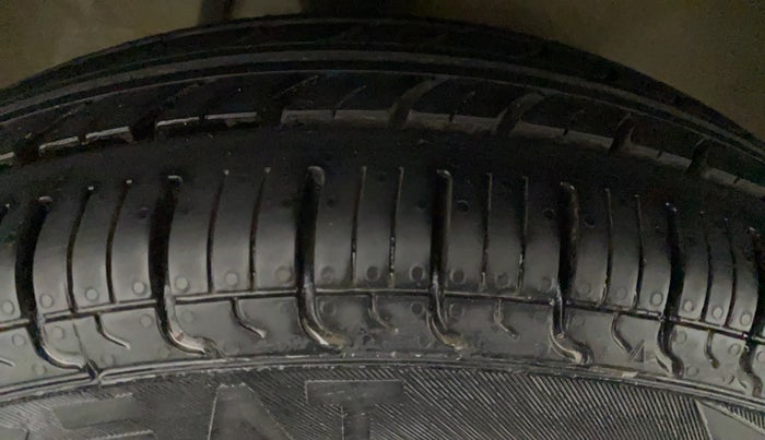 2016 Maruti Alto 800 LXI, Petrol, Manual, 27,010 km, Left Rear Tyre Tread