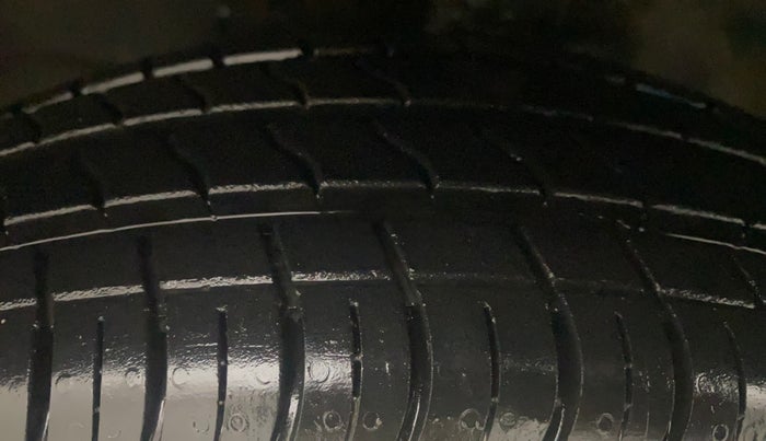 2014 Maruti Wagon R 1.0 VXI, Petrol, Manual, 55,241 km, Left Front Tyre Tread