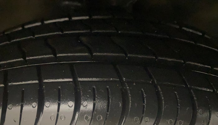 2014 Maruti Wagon R 1.0 VXI, Petrol, Manual, 55,241 km, Right Front Tyre Tread