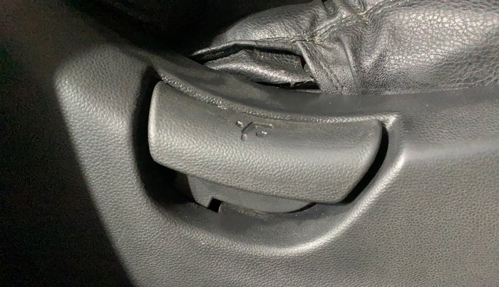 2017 Hyundai Creta E PLUS 1.6 PETROL, Petrol, Manual, 1,00,096 km, Driver Side Adjustment Panel