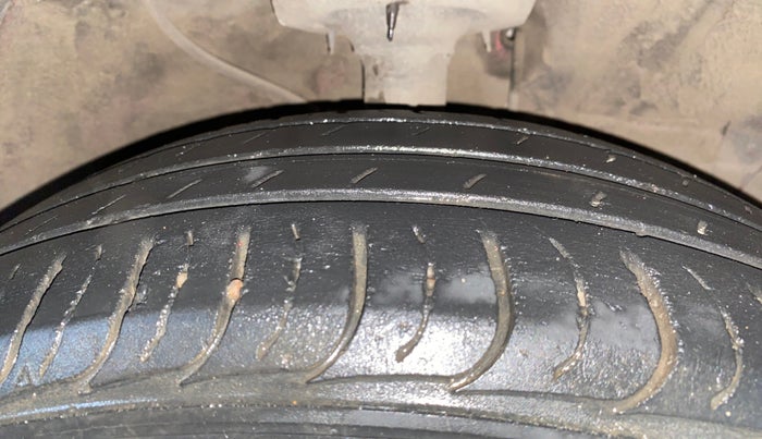 2017 Hyundai Creta E PLUS 1.6 PETROL, Petrol, Manual, 1,00,096 km, Right Front Tyre Tread