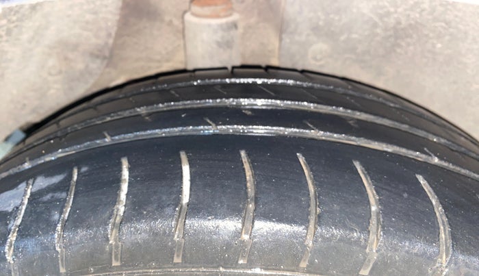 2017 Hyundai Creta E PLUS 1.6 PETROL, Petrol, Manual, 1,00,096 km, Right Rear Tyre Tread