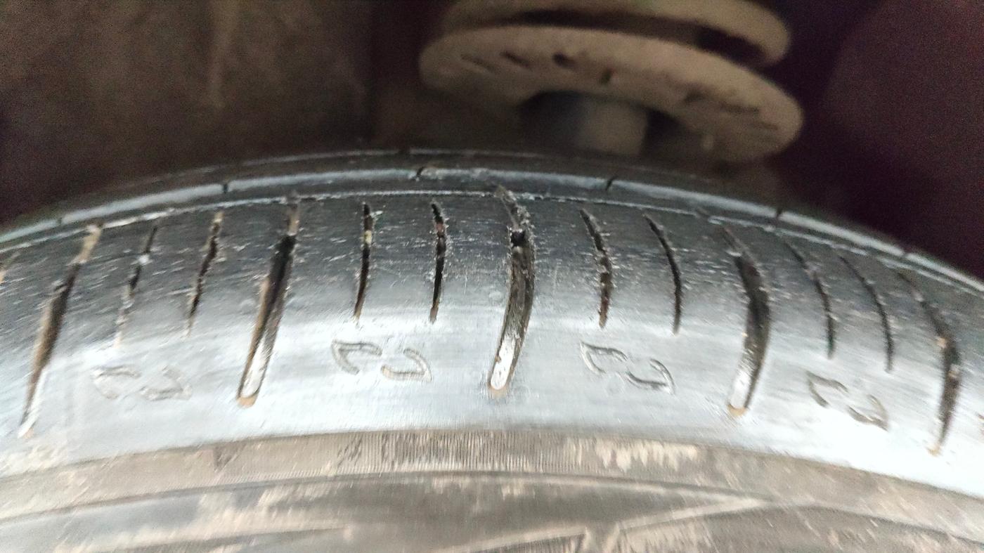 2023 Mahindra XUV700 AX 5 D AT 7 STR, Diesel, Automatic, 36,616 km, Left Front Tyre Tread