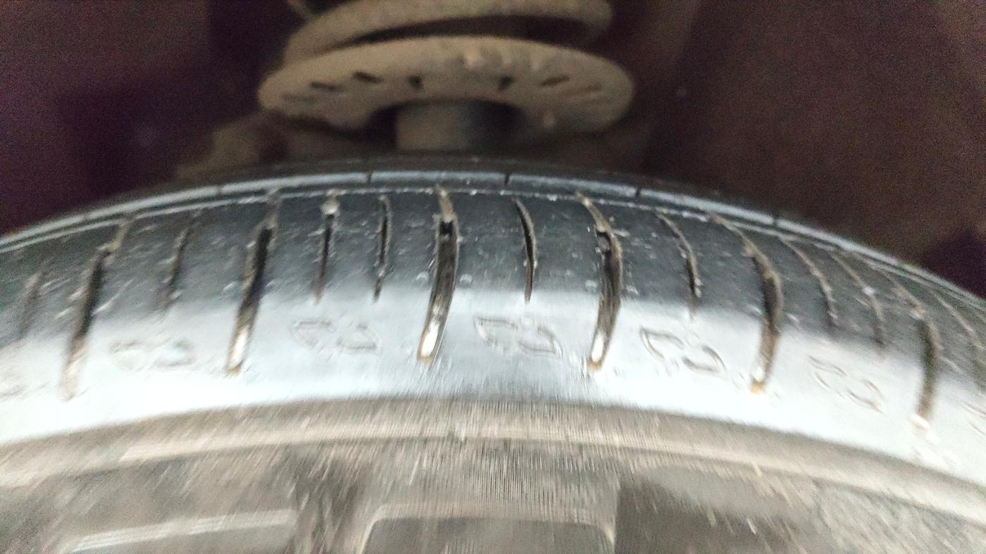 2023 Mahindra XUV700 AX 5 D AT 7 STR, Diesel, Automatic, 36,616 km, Right Front Tyre Tread
