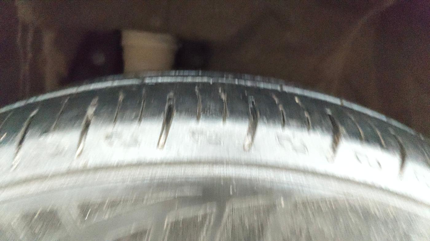 2023 Mahindra XUV700 AX 5 D AT 7 STR, Diesel, Automatic, 36,616 km, Right Rear Tyre Tread