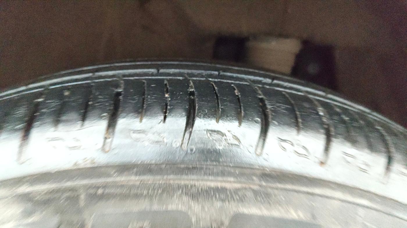2023 Mahindra XUV700 AX 5 D AT 7 STR, Diesel, Automatic, 36,616 km, Left Rear Tyre Tread
