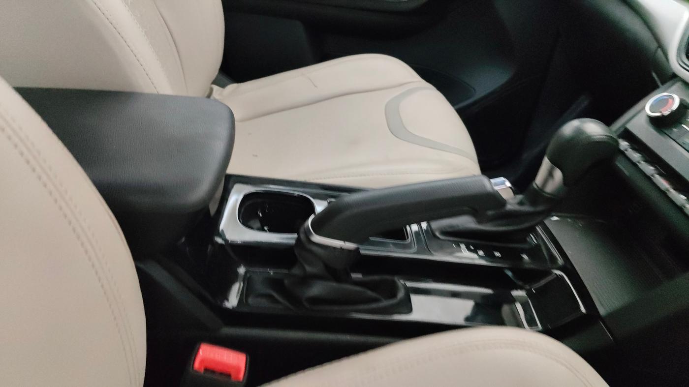 2023 Mahindra XUV700 AX 5 D AT 7 STR, Diesel, Automatic, 36,616 km, Gear Lever