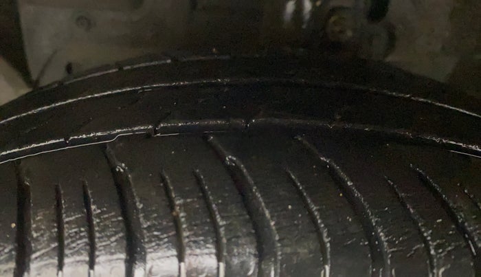 2019 Ford New Figo TITANIUM 1.2 PETROL MT, Petrol, Manual, 28,912 km, Left Front Tyre Tread