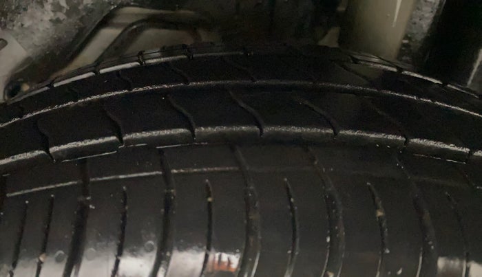 2019 Ford New Figo TITANIUM 1.2 PETROL MT, Petrol, Manual, 28,912 km, Left Rear Tyre Tread