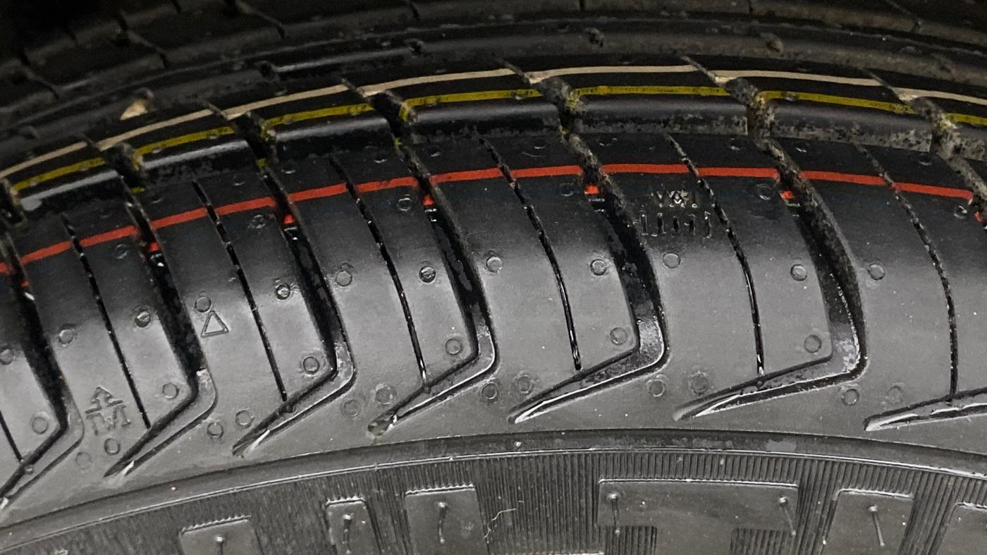 2017 Maruti Wagon R 1.0 VXI AMT, Petrol, Automatic, 31,268 km, Right Rear Tyre Tread