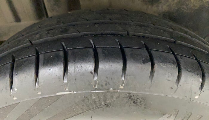 2013 Maruti Swift ZXI, CNG, Manual, 70,041 km, Right Rear Tyre Tread