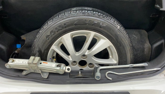 2013 Maruti Swift ZXI, CNG, Manual, 70,041 km, Spare Tyre