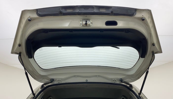 2013 Maruti Swift ZXI, CNG, Manual, 70,041 km, Boot Door Open