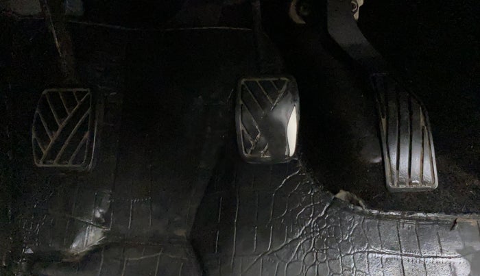 2013 Maruti Swift ZXI, CNG, Manual, 70,041 km, Pedals