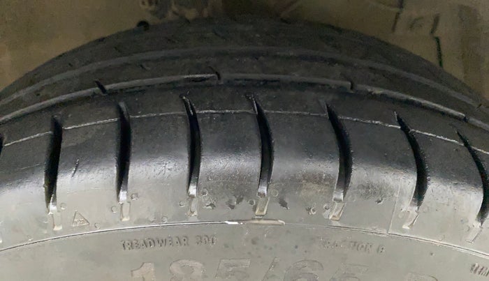 2013 Maruti Swift ZXI, CNG, Manual, 70,041 km, Right Front Tyre Tread