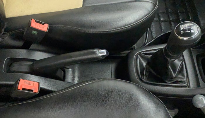 2013 Maruti Swift ZXI, CNG, Manual, 70,041 km, Gear Lever