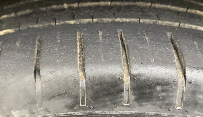 2017 Hyundai Elite i20 ASTA 1.2 (O), Petrol, Manual, 85,249 km, Left Front Tyre Tread