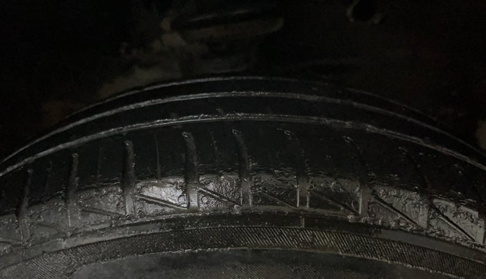 2015 Maruti Wagon R 1.0 VXI, CNG, Manual, 83,196 km, Right Front Tyre Tread