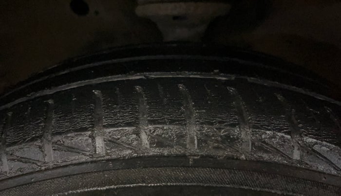 2015 Maruti Wagon R 1.0 VXI, CNG, Manual, 83,196 km, Left Front Tyre Tread