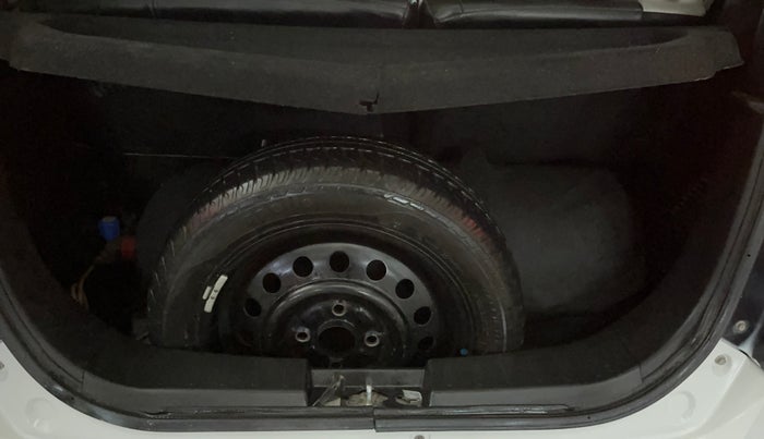 2015 Maruti Wagon R 1.0 VXI, CNG, Manual, 83,196 km, Boot Inside