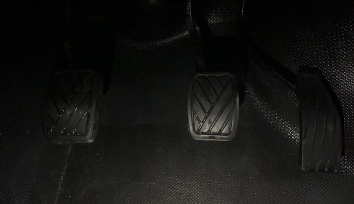 2015 Maruti Wagon R 1.0 VXI, CNG, Manual, 83,196 km, Pedals