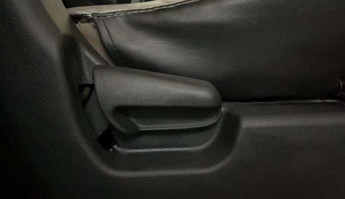 2015 Maruti Wagon R 1.0 VXI, CNG, Manual, 83,196 km, Driver Side Adjustment Panel