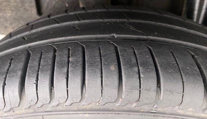 2019 Renault TRIBER 1.0 RXZ, Petrol, Manual, 28,342 km, Right Rear Tyre Tread