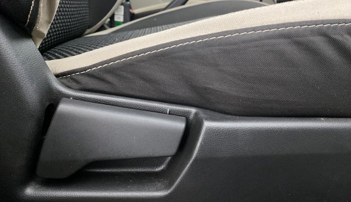 2019 Renault TRIBER 1.0 RXZ, Petrol, Manual, 28,342 km, Driver Side Adjustment Panel