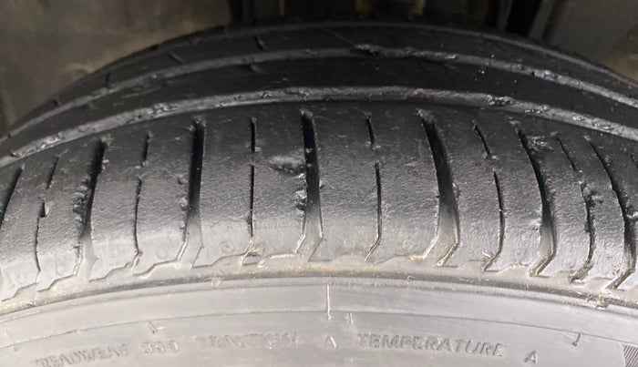 2019 Renault TRIBER 1.0 RXZ, Petrol, Manual, 28,342 km, Left Front Tyre Tread