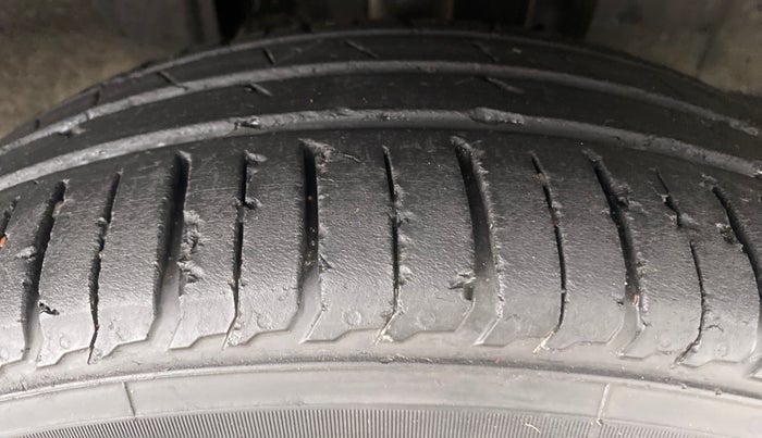 2019 Renault TRIBER 1.0 RXZ, Petrol, Manual, 28,342 km, Right Front Tyre Tread