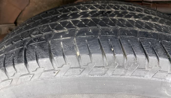 2016 Mahindra XUV500 W10 FWD, Diesel, Manual, 51,351 km, Right Rear Tyre Tread