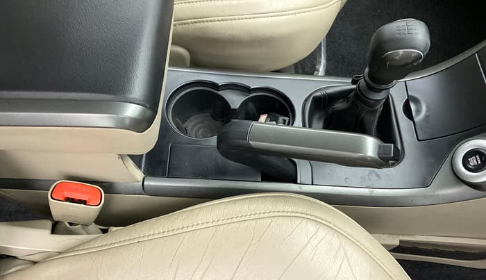 2016 Mahindra XUV500 W10 FWD, Diesel, Manual, 51,351 km, Gear Lever