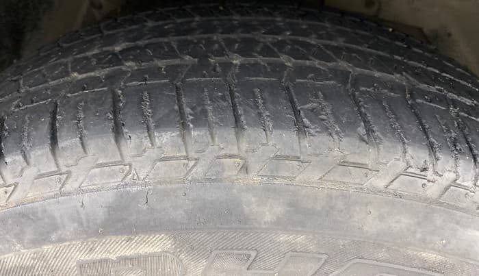 2016 Mahindra XUV500 W10 FWD, Diesel, Manual, 51,351 km, Right Front Tyre Tread