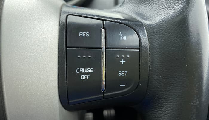2016 Mahindra XUV500 W10 FWD, Diesel, Manual, 51,351 km, Adaptive Cruise Control