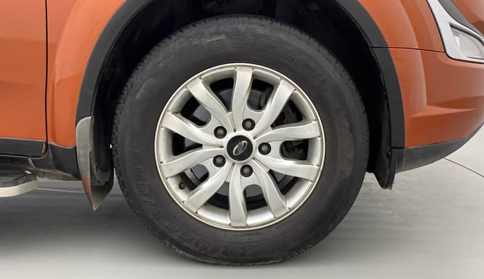 2016 Mahindra XUV500 W10 FWD, Diesel, Manual, 51,351 km, Right Front Wheel