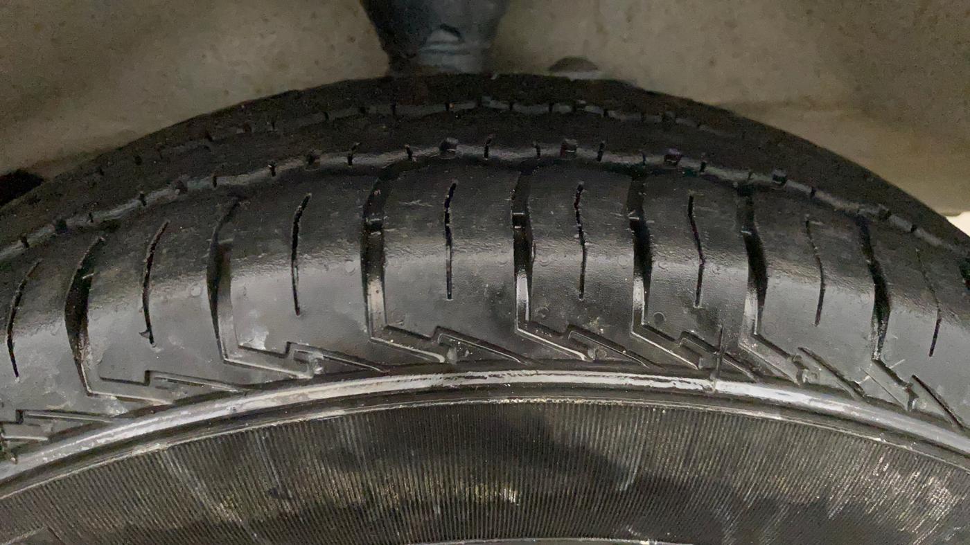 2024 Maruti Eeco 7 STR STD 1.2, Petrol, Manual, 9,543 km, Right Front Tyre Tread