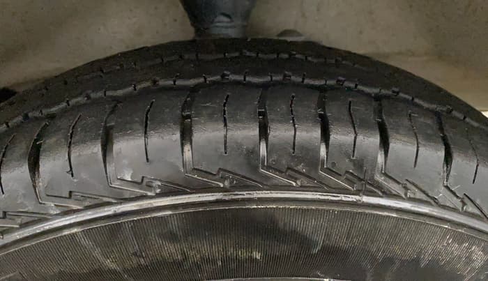 2024 Maruti Eeco 7 STR STD 1.2, Petrol, Manual, 9,543 km, Right Front Tyre Tread