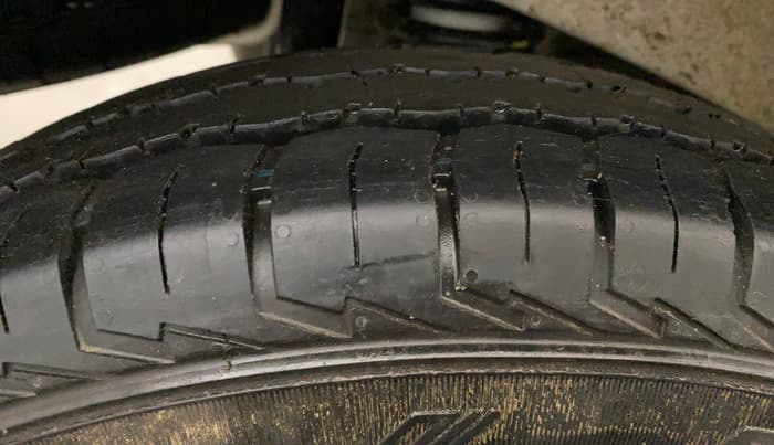 2024 Maruti Eeco 7 STR STD 1.2, Petrol, Manual, 9,543 km, Right Rear Tyre Tread