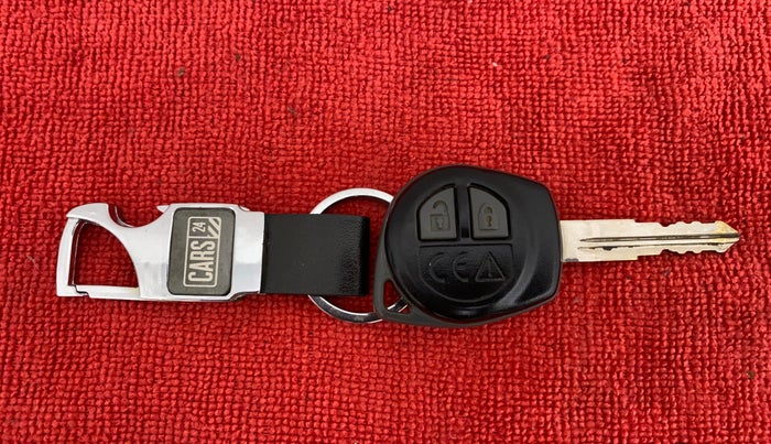 2018 Maruti Swift VXI D, Petrol, Manual, 30,069 km, Key Close Up