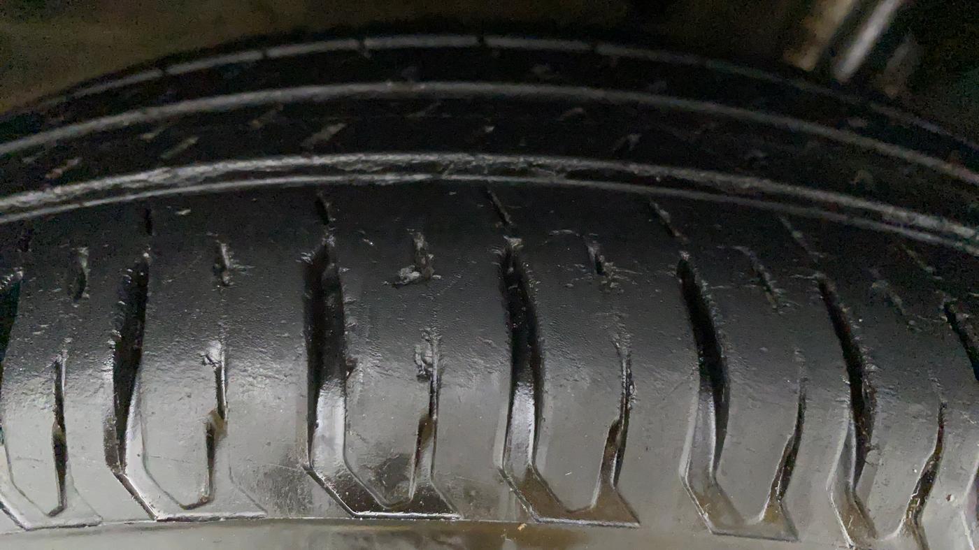 2018 Maruti Swift VXI D, Petrol, Manual, 30,069 km, Left Rear Tyre Tread